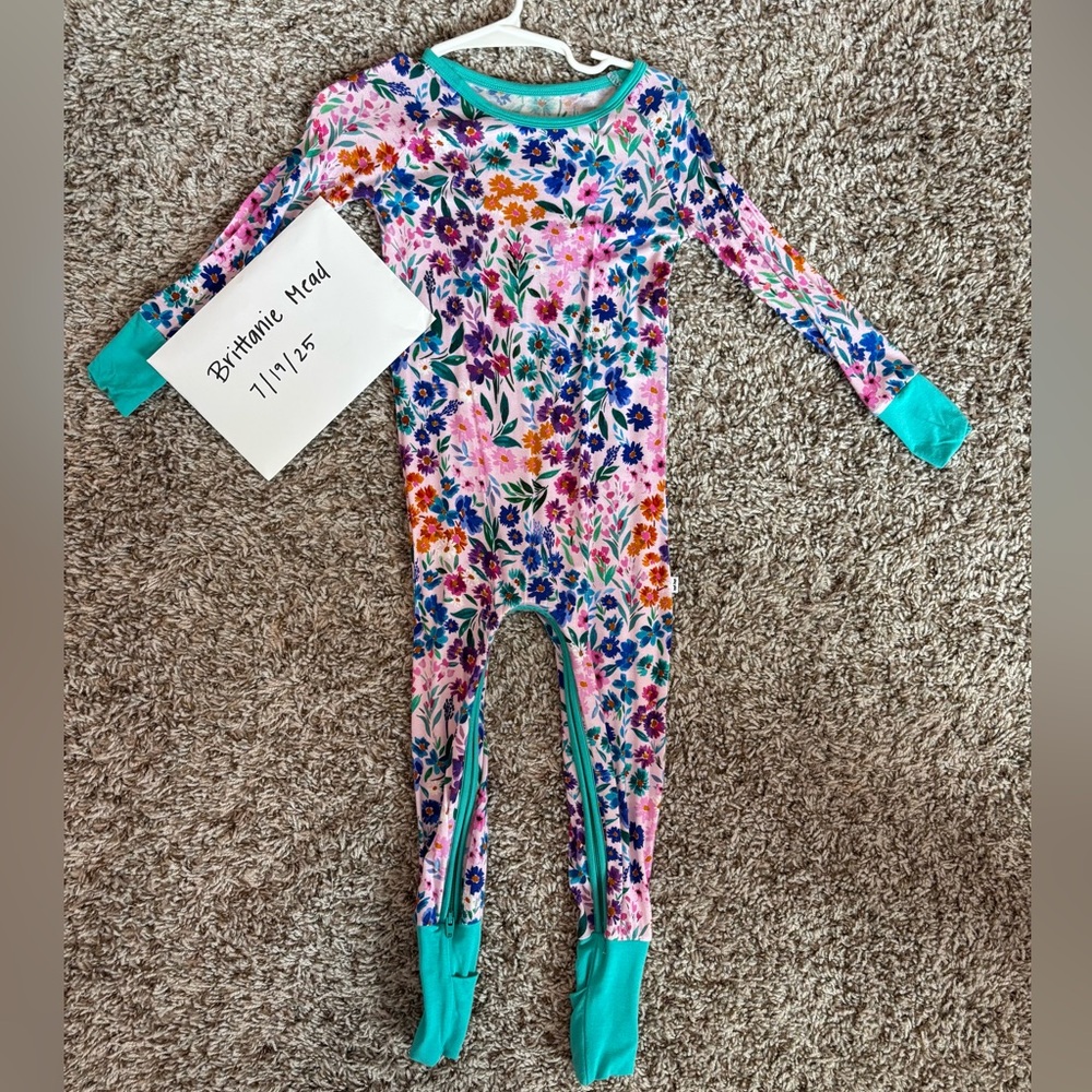 Sweet Pea Floral Crescent Zippy